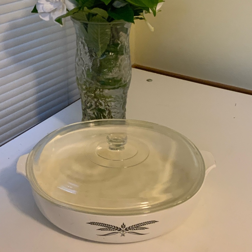 Vintage Anchor Hocking Casserole Dish w/Lid‎